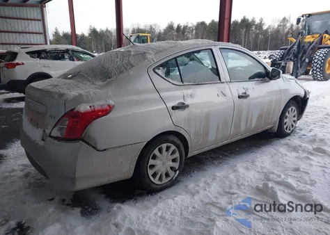2016 Nissan Versa 1.6 S z USA, uszkodzony, nr VIN 3N1CN7AP1GL894433